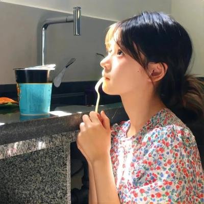 橙色女孩